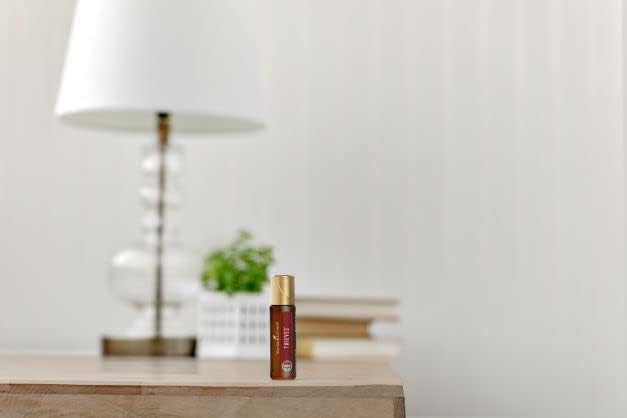 Young Living Thieves Roll-On - 10 ml - Pre-Diluted Essential Oil Blend for On-The-Go Application - a Legendary Blend of Essential Oils. Formulated with Clove, Lemon, Cinnamon Bark, Eucalyptus