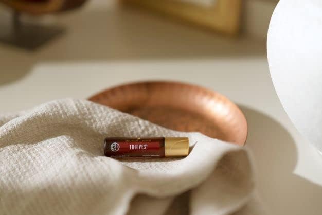 Young Living Thieves Roll-On - 10 ml - Pre-Diluted Essential Oil Blend for On-The-Go Application - a Legendary Blend of Essential Oils. Formulated with Clove, Lemon, Cinnamon Bark, Eucalyptus