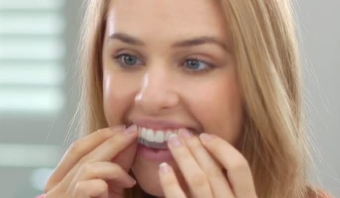 [Australia] - Ollie Teeth Whintening Strips 24 Strips, 12 Treatments, includes Shade Guide to Track Progress, Super Sticky Non - sensitive White Strips for Teeth Whitening 
