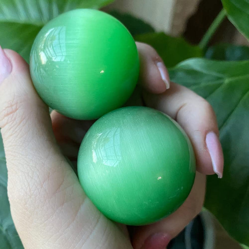 [Australia] - 2 Inch Green Artificial Cat Tiger Eye Crystal Baoding Balls, Hand Therapy Balls, Stress Balls to Relief Stress, Chinese Meditation Balls with Carry Pouch (Box-Packed) M20 #1 