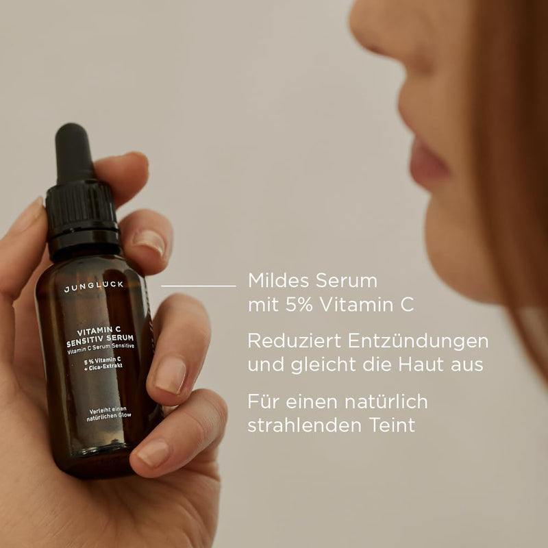 [Australia] - JUNGLÜCK Vitamin C Serum Face Sensitive - Vegan | Mild facial serum with organic aloe vera gives you a natural glow and radiant complexion Tolerable facial care for sensitive skin 30 ml (pack of 1) 