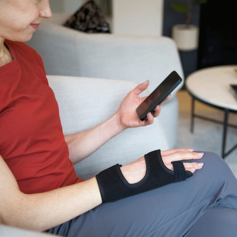 [Australia] - BraceAbility Ulnar Gutter Splint - Hand Support Brace for Metacarpal and Boxer's Fracture Treatment, Broken or Jammed Pinky and Ring Trigger Finger Pain Relief, Right or Left Immobilizer Cast (M) Medium 