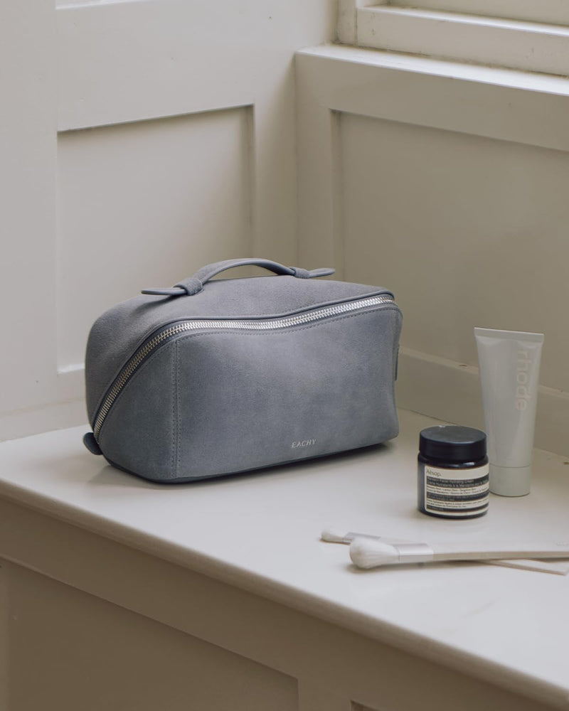 EACHY Leather Makeup Bag, Portable 180° Wide-Open Flat Cosmetic Bag for Women, Large Capacity Make Up Organizer Makeup Pouch with Divider and Handle B-Blue Medium