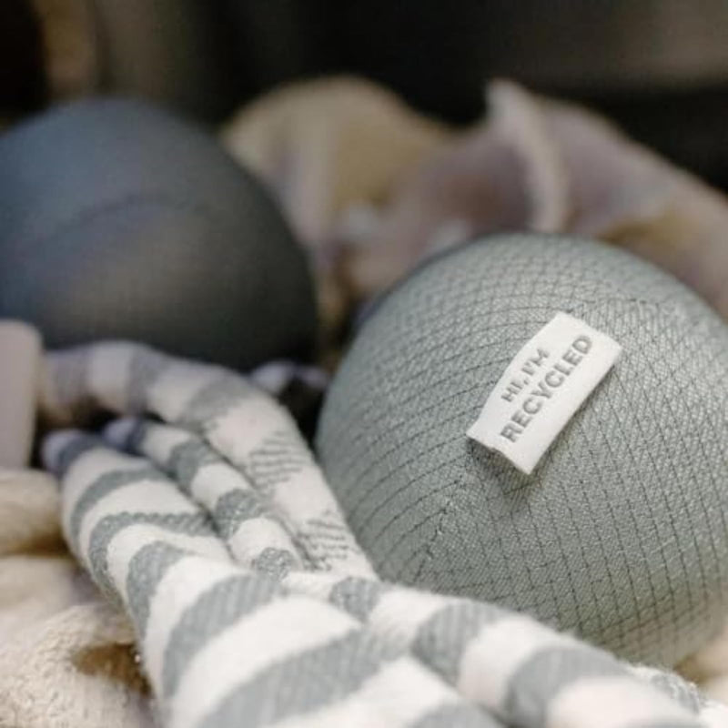 [Australia] - Full Circle Loads of Fun Anti-Static Dryer, Set of 3 – Quiet, Scent-Free and Hypoallergenic Reusable Fabric Softener Laundry Balls – Non Toxic and Vegan, gray 3 Count 