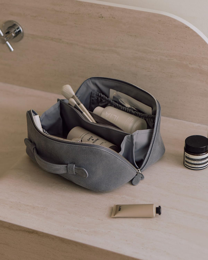 EACHY Leather Makeup Bag, Portable 180° Wide-Open Flat Cosmetic Bag for Women, Large Capacity Make Up Organizer Makeup Pouch with Divider and Handle B-Blue Medium