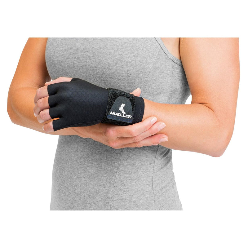 [Australia] - Mueller Sports Medicine Arthritis Compression Glove, Hand and Wrist Support, Fits Right or Left Hand, for Men and Women, Black, One Size 
