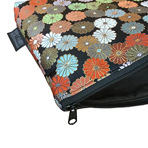 千糸繍院 Brocade zipper pouch, lined with Nishijin brocade, size M. (Kurogikuranman)