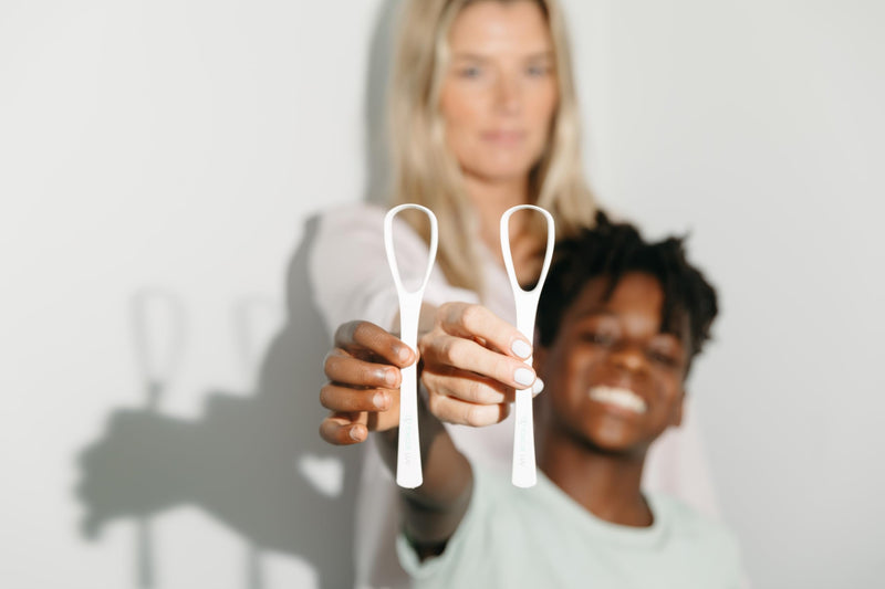 [Australia] - Ergonomic Tongue Scraper - Dentist-Developed Tongue Cleaner for Adults - Gentle Stylish Tongue Scrubber for Oral Care, Dental Hygiene - Large 