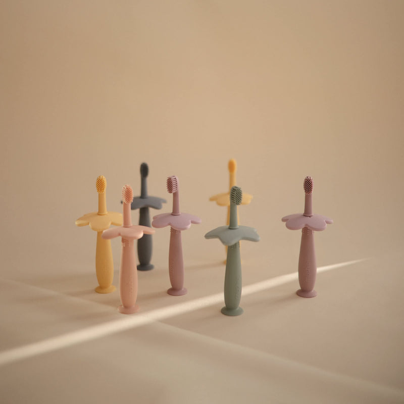 [Australia] - mushie Flower Toddler Training Toothbrush (Soft Lilac) Flower (Soft Lilac) 