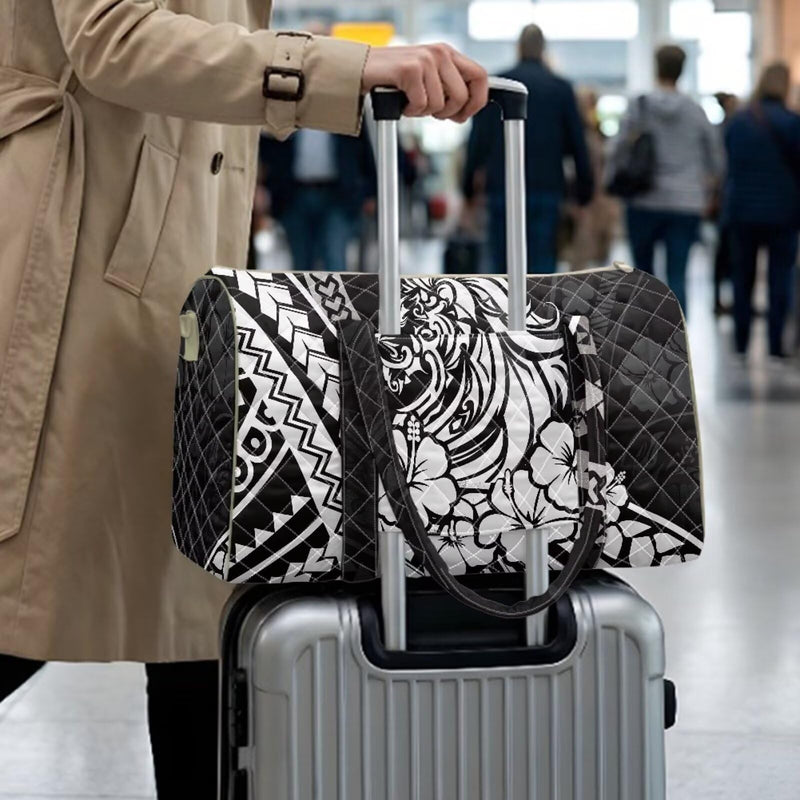 Quilted Travel Duffel Bag Lightweight Weekender Overnight Bag with Zipper Pockets Polynesian Hibiscus Flower Black Print Carry On Luggage Bags for Women Men Gym Bags