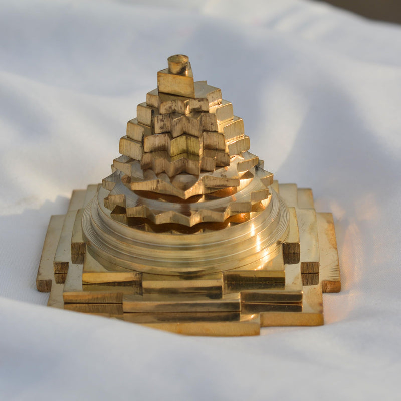 Brass Sri Yantra 3 Inch, Shree Chakra Yantra for Vastu Dosh, Prosperity, Positive Energy, Spiritual Puja, Home Mandir Decor, Sacred Geometry Brass Yantr, Meditation & Energy Tool