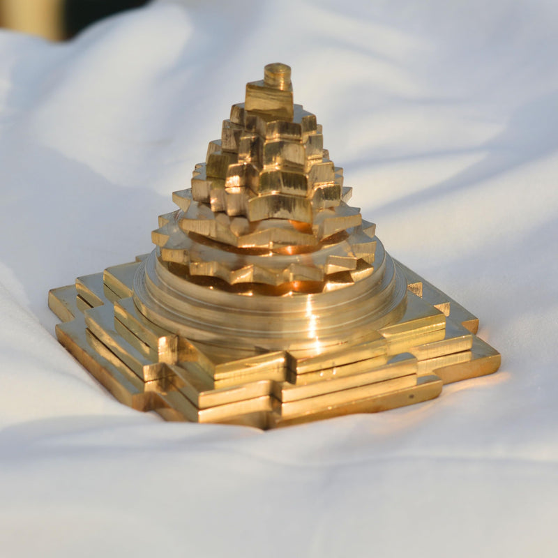 Brass Sri Yantra 3 Inch, Shree Chakra Yantra for Vastu Dosh, Prosperity, Positive Energy, Spiritual Puja, Home Mandir Decor, Sacred Geometry Brass Yantr, Meditation & Energy Tool