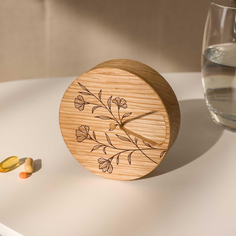 Makety Wooden Weekly Pill Organizer - 7 Day Round Pill Box with Magnetic Lid, Compact Travel Medicine Holder - Natural Oak Wood M