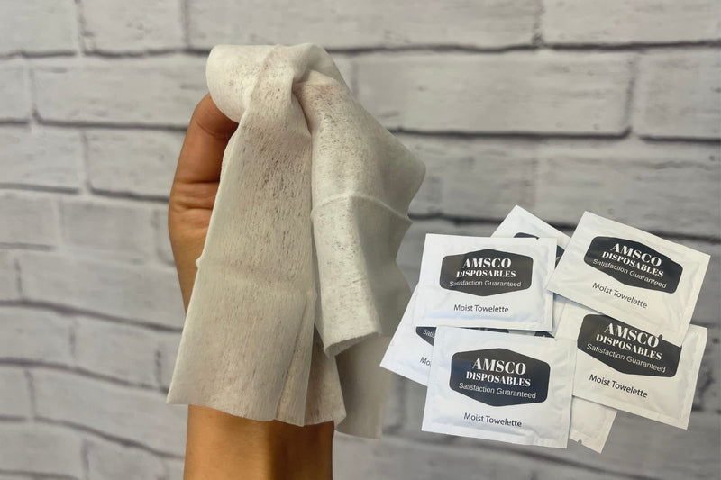 [Australia] - Crab Bib & Wet Wipe Bundle- 25 Disposable Bibs and 25 Moist Towelettes for Crawfish Boil, Seafood Fest, or Home Dinner Party White/Red 