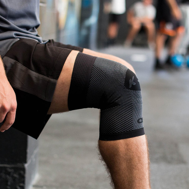 OS1st KS7 Performance Knee Brace with Compression Zone Technology–Stabilizing Knee Sleeve for Pain Relief, Patella Support, Running, Arthritis, Men & Women Medium Black