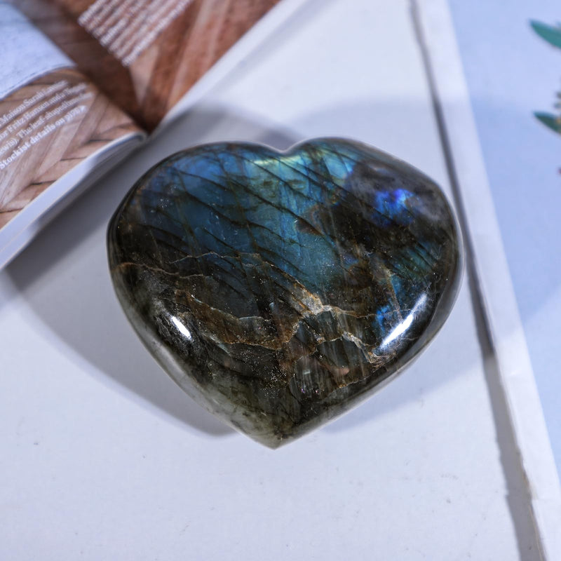 moonsix Natural Heart-Shaped Labradorite Crystal Palm Worry Stone, 401-500g | Polished Love Stone for Wedding Party Home Office Decoration, Healing Pocket Worry Crystal Chakra Balancing Meditation 2.76-3.86 Inch Blue