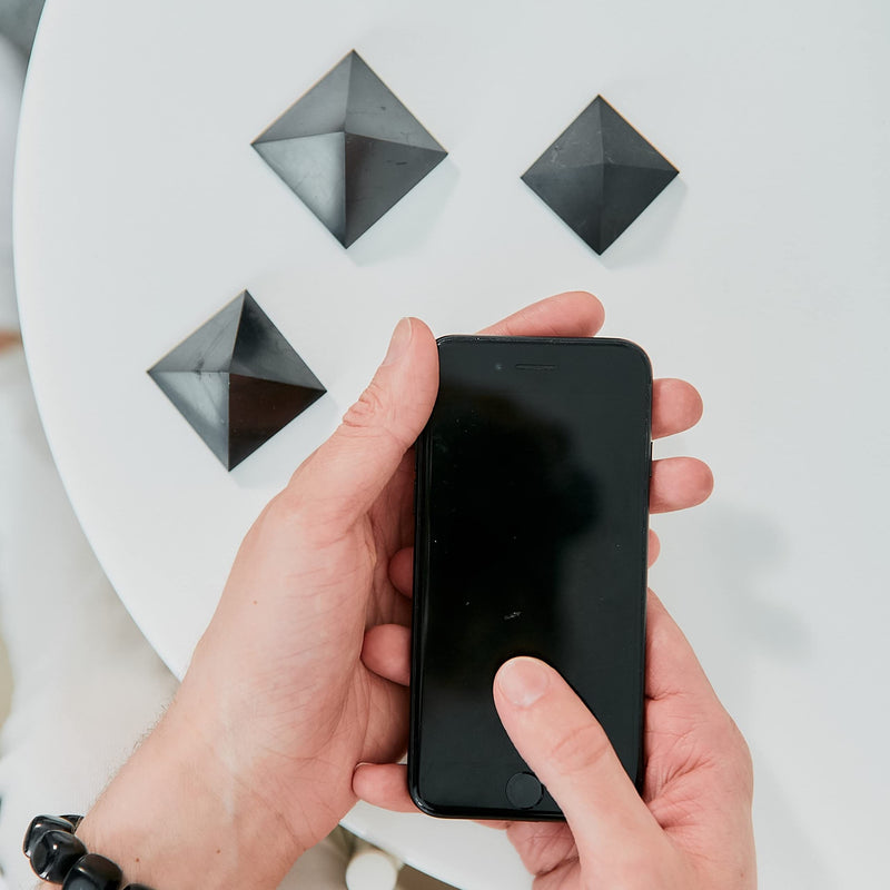 [Australia] - Karelian Heritage Shungite Stone Pyramid 2" | Authentic Shungite Stones Protection Polished Pyramid 2 inches (5 cm) | Black Stone Crystal Pyramid for Whole House Protection and Meditation PP03 5 cm, 1.96 inches 
