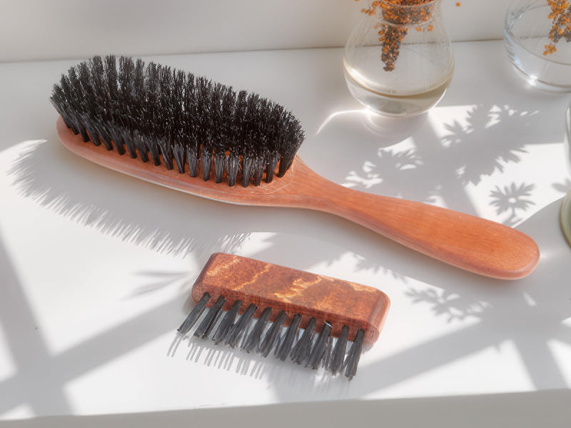 Wooden Hair Brush Cleaner Tool - Nylon Bristle Hair Brush Cleaning Tool, Quick Cleaning Hairbrush for Salon & Personal Use, Hairbrush Cleaner Made in Europe - Dark Maple Wood Handle