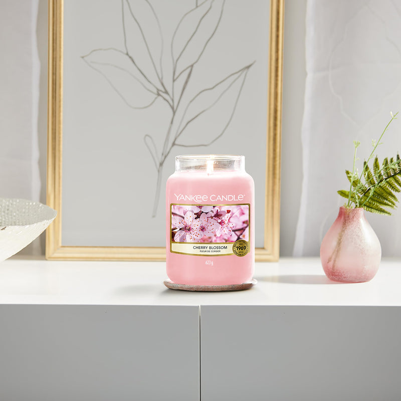 [Australia] - Yankee Candle scented candle in a glass (large) | Cherry Blossom | Burn time up to 150 hours 