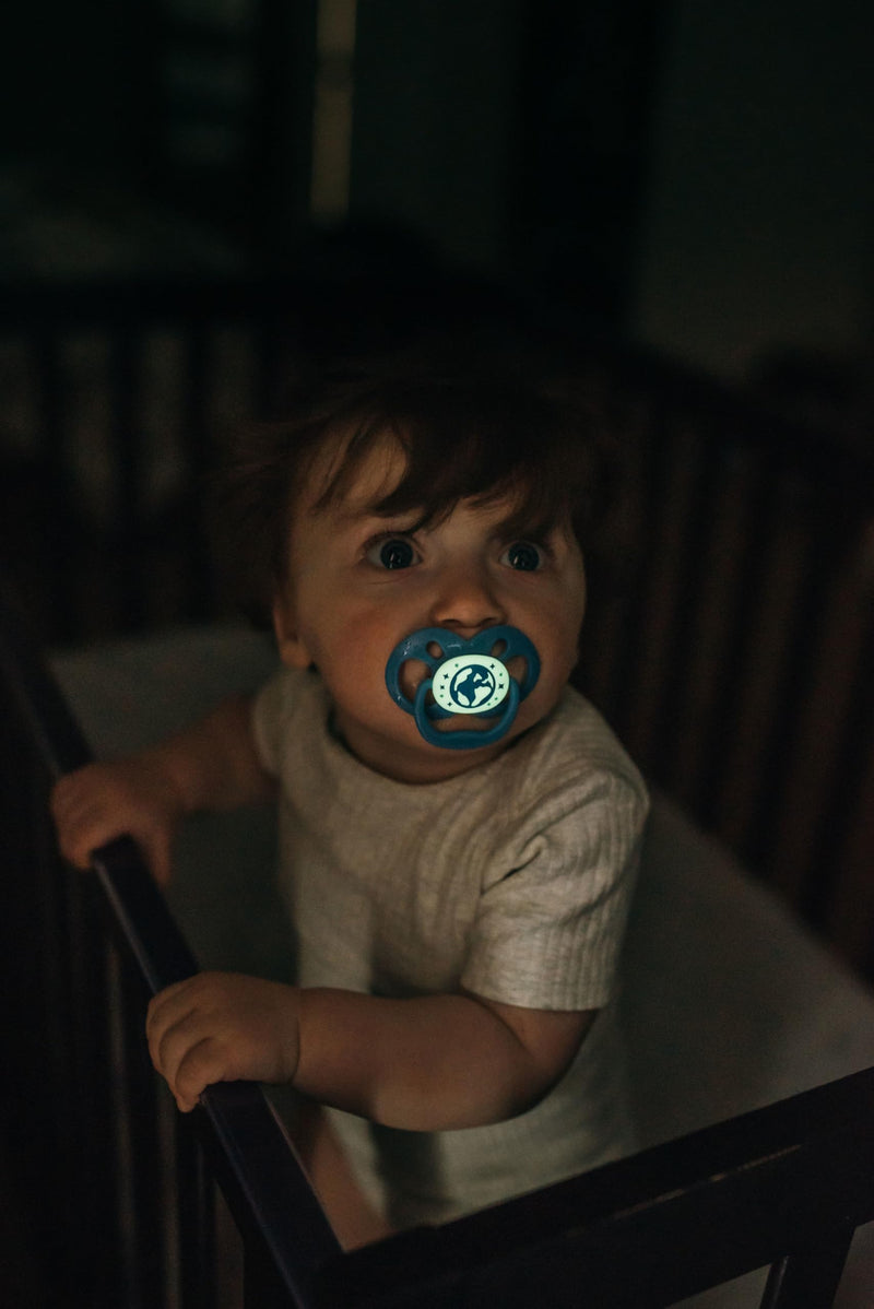 [Australia] - Dr. Brown's Advantage Glow-in-the-Dark Baby Pacifier, Fully Symmetrical Soother with Soft Silicone Bulb, 6-18m, BPA Free, Skateboard Snail and Blue Nature, 4 Pack (Style May Vary) Blue Glow-in-the-Dark 