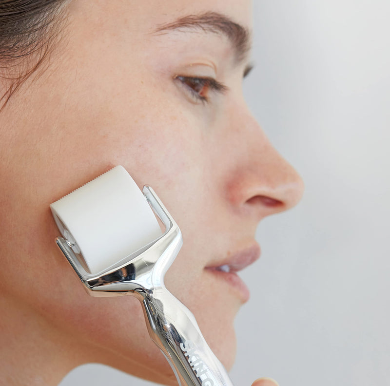 SKIN GYM Microfusion Dissolving Hyaluronic Roller, Non-Invasive Microneedling Alternative, 3000+ Hyaluronic Acid & Peptide Tips for Smooth, Supple, Youthful Skin, Includes 1 Tool + 3 Roller Heads