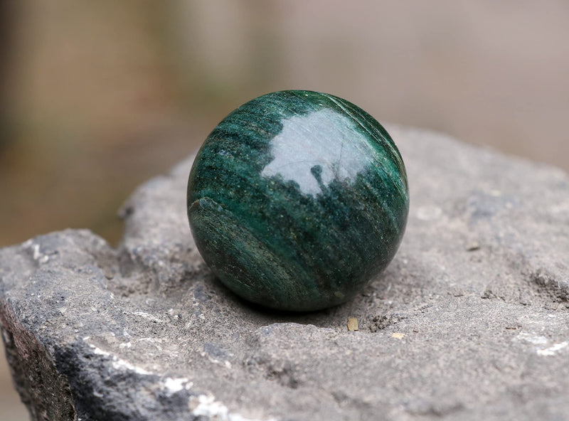 Crocon 35mm Green Aventurine Stone Sphere Ball with Metal Stand 1400+ Carats Gemstone Ball Healing Sphere Sculpture Figurine for Fengshui Divination Home Decoration Photography Crystal Sphere