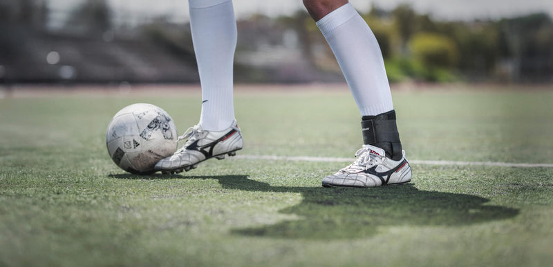 [Australia] - DonJoy Performance ANAFORM Lace-Up Figure-8 Straps Ankle Brace for Mild to Moderate Ankle Support for Football, Volleyball, Wrestling, Soccer, Lacrosse, Snowboarding, Basketball Medium 