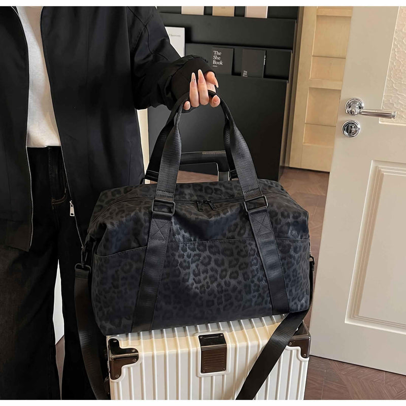 Leopard Print Tote Duffle Bag for Women, Animal Cheetah Print Purse, Crossbody Travel Tote Bag with Zipper Trolley Sleeve, Large Capacity Leopard Gym Bag with Pocket, Y2k Cute Everyday Purse for Work