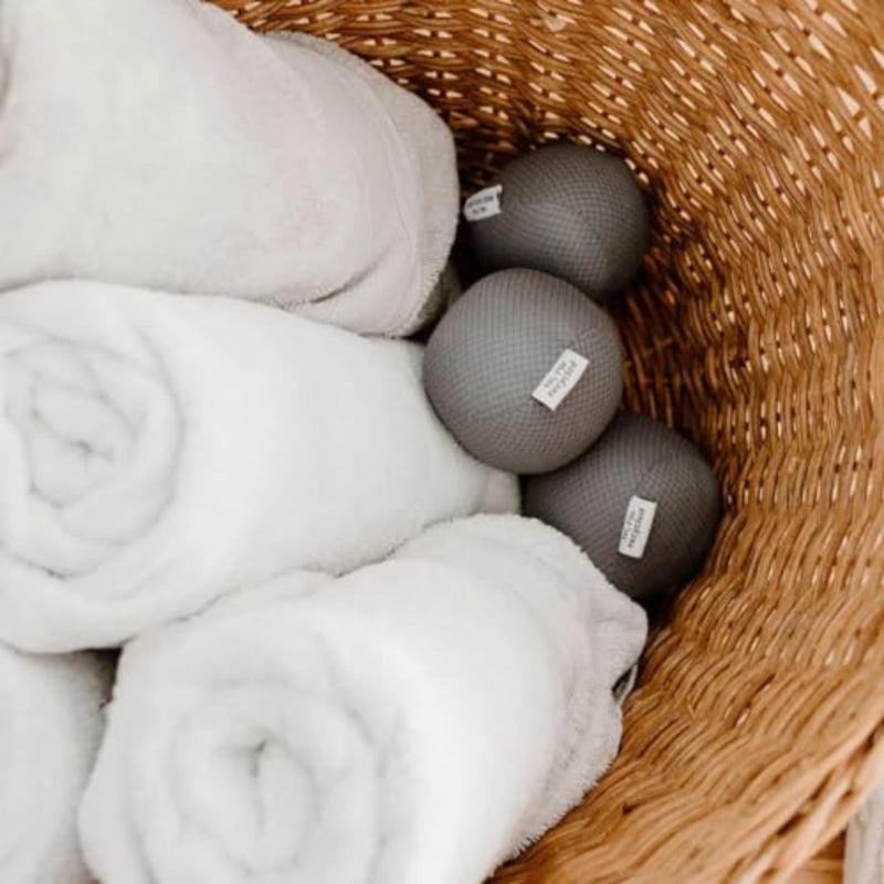 [Australia] - Full Circle Loads of Fun Anti-Static Dryer, Set of 3 – Quiet, Scent-Free and Hypoallergenic Reusable Fabric Softener Laundry Balls – Non Toxic and Vegan, gray 3 Count 