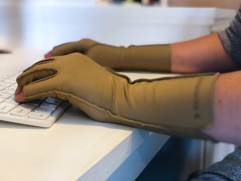 [Australia] - isotoner Women & Men Arthritis Compression Rheumatoid Pain Relief Gloves for joint support with Open/Full finger design Camel Small One Pair of Open Finger Gloves 