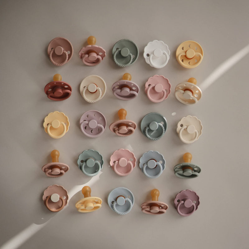 [Australia] - FRIGG Daisy Natural Rubber Baby Pacifier | Made in Denmark | BPA-Free (Blush/Cream, 0-6 months) 2-Pack 0-6 Month Blush/Cream 