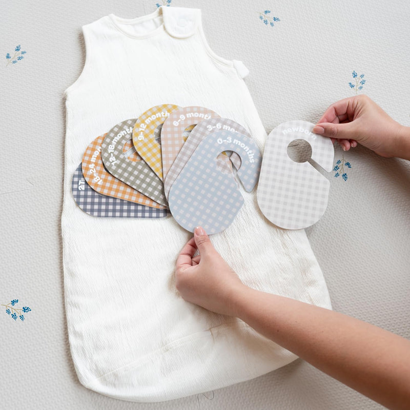 [Australia] - 3 Sprouts Baby and Toddler Hanger Closet Dividers Set of 8 - Durable Nursery Closet Organizer for Baby Clothes by Size/Age for Infant to Toddler, Boy & Girl - Gingham 