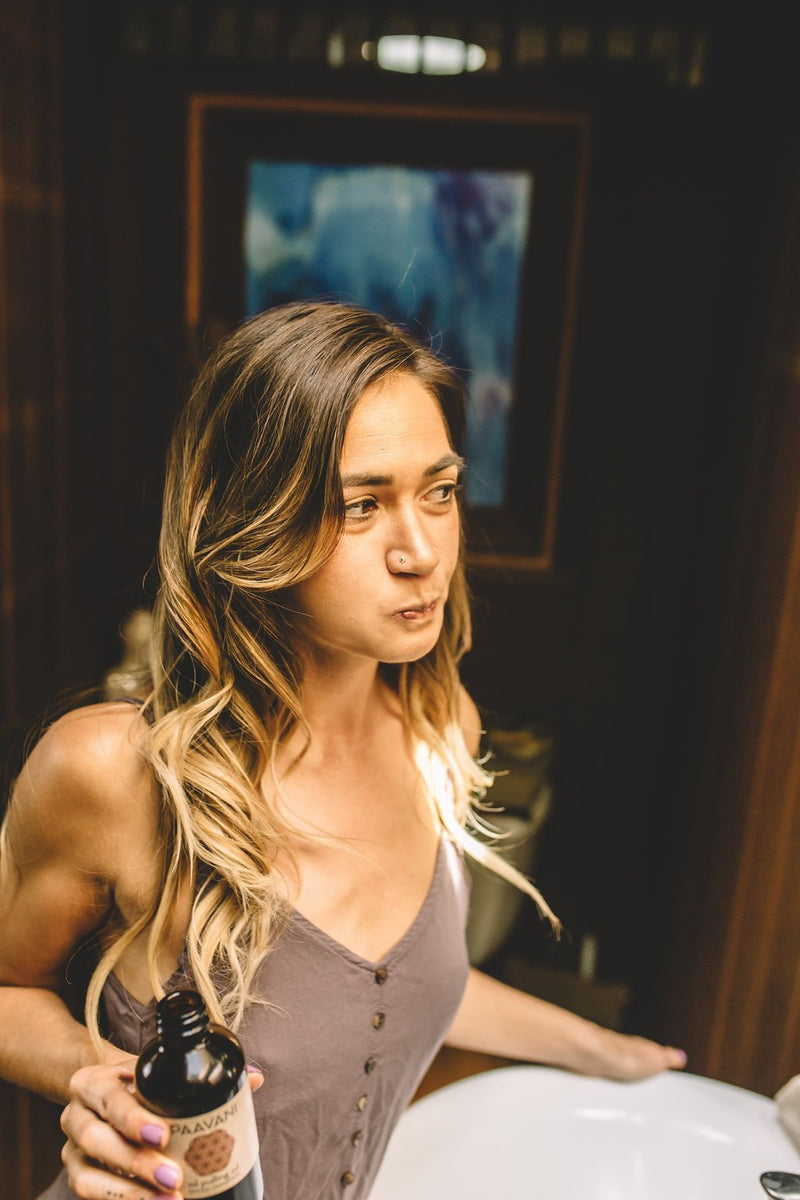 Paavani Ayurveda Oil Pulling for Teeth and Gums (8 fl oz) - Coconut Mint Pulling Oil - Healthy Gums and Teeth - Helps with Bad Breath