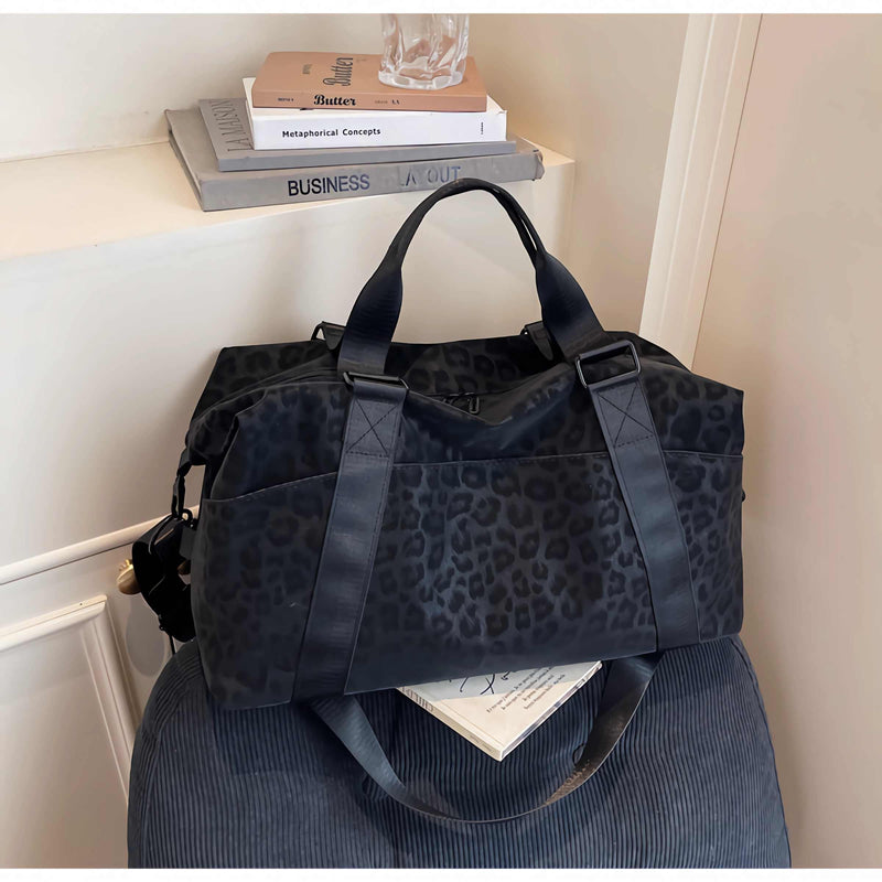 Leopard Print Tote Duffle Bag for Women, Animal Cheetah Print Purse, Crossbody Travel Tote Bag with Zipper Trolley Sleeve, Large Capacity Leopard Gym Bag with Pocket, Y2k Cute Everyday Purse for Work