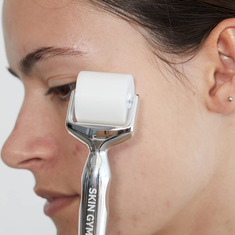 SKIN GYM Microfusion Dissolving Hyaluronic Roller, Non-Invasive Microneedling Alternative, 3000+ Hyaluronic Acid & Peptide Tips for Smooth, Supple, Youthful Skin, Includes 1 Tool + 3 Roller Heads