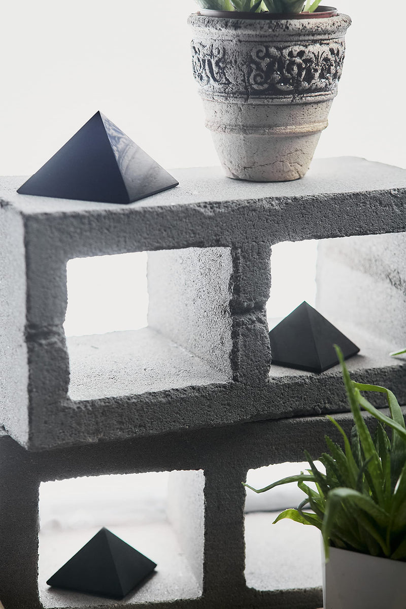 [Australia] - Karelian Heritage Shungite Stone Pyramid 2" | Authentic Shungite Stones Protection Polished Pyramid 2 inches (5 cm) | Black Stone Crystal Pyramid for Whole House Protection and Meditation PP03 5 cm, 1.96 inches 
