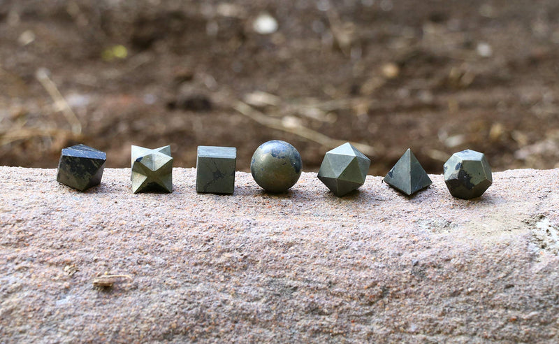 Crocon Golden Pyrite 7 Pcs Crystals Geometry Set Platonic Solids Stone | chakra Sacred Geometric Stones for Meditation Reiki Balancing Healing Chakra Stone Cleansing Spiritual Good Luck (15-20 mm) Set of 7