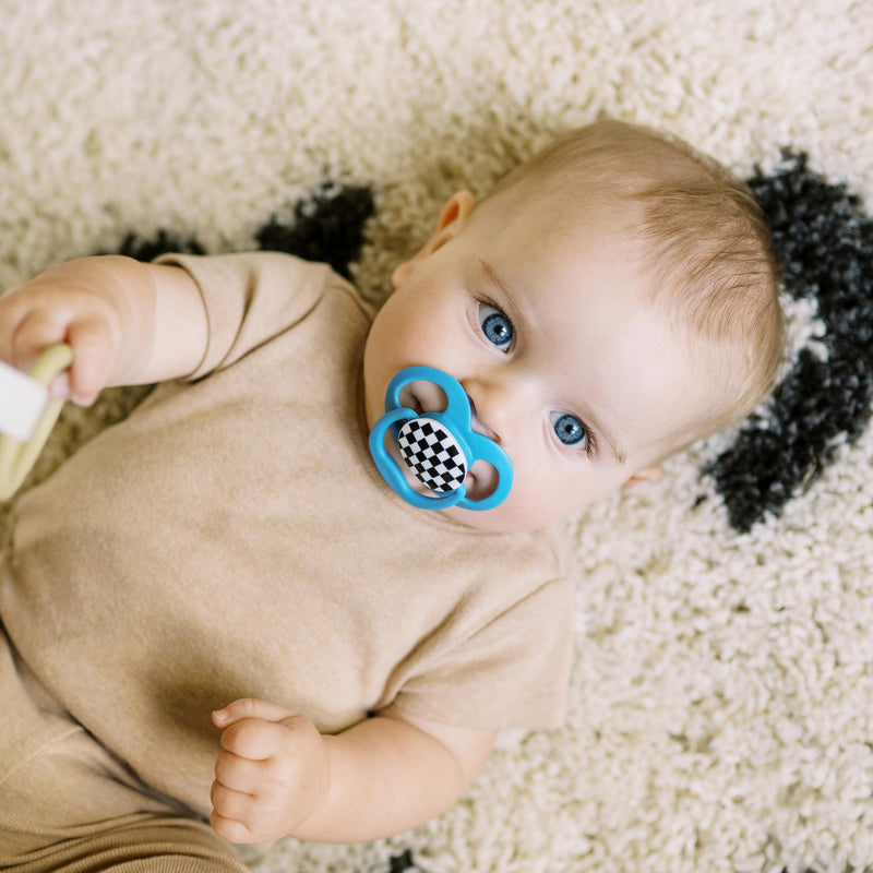 [Australia] - Dr. Brown's Advantage Glow-in-the-Dark Baby Pacifier, Fully Symmetrical Soother with Soft Silicone Bulb, 6-18m, BPA Free, Skateboard Snail and Blue Nature, 4 Pack (Style May Vary) Blue Glow-in-the-Dark 