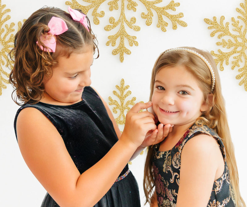[Australia] - Klee Naturals Holiday Deluxe Mineral Makeup Kit. Gentle and Non-Toxic. Perfect for Kids and Tweens. Made in USA. (Festive Jingles) Festive Jingles 