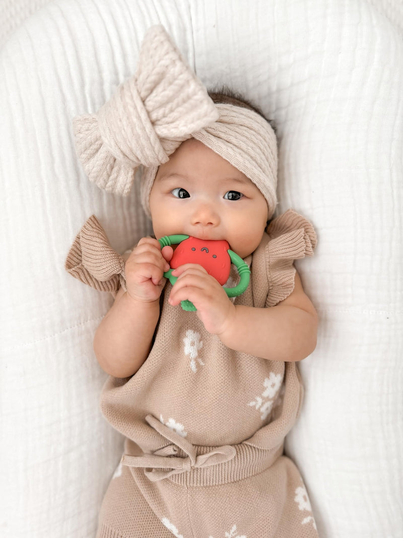 [Australia] - Itzy Ritzy Strawberry-Shaped Baby Teether with Handles; Silicone Teether for Babies with Easy-Grab Handles and Textured, Teethable Surfaces - Baby Teething Toy for 3 Months & Up (Strawberry) 