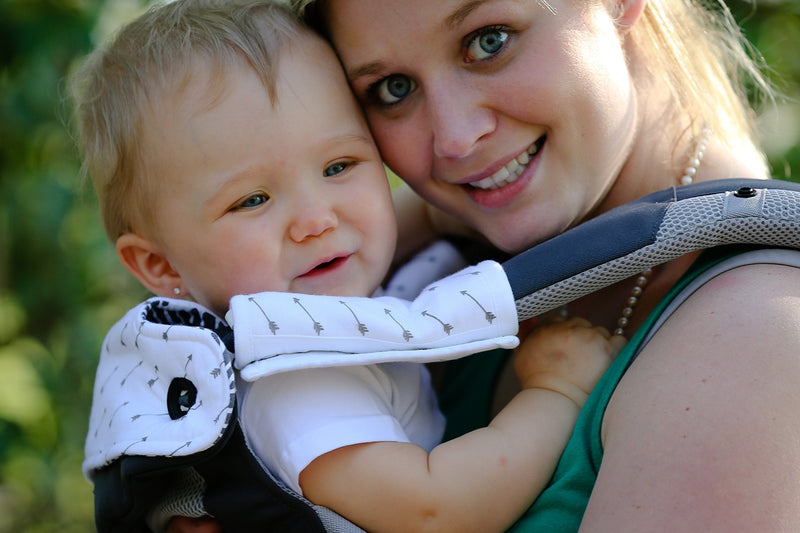 [Australia] - Drool and Teething Pad Reversible Organic Cotton 3-Piece Set Compatible with Ergobaby Four Position 360 Baby Carrier (Grey and White Arrows) [Patent Pending] Grey and White Arrows 