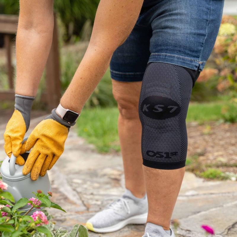 OrthoSleeve Compression Knee Brace/Sleeve for ACL, MCL, Injury Recovery, Meniscus Tear, knee pain, aching knees, patellar tendonitis & arthritis Black X-Large