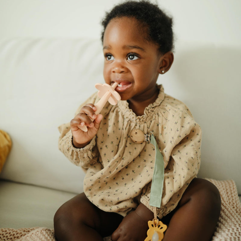 [Australia] - mushie Linen Baby Pacifier Clip Holder | Soft Fabric Strap, 2-Pack (Olive/Shifting Sand) Olive/Shifting Sand 