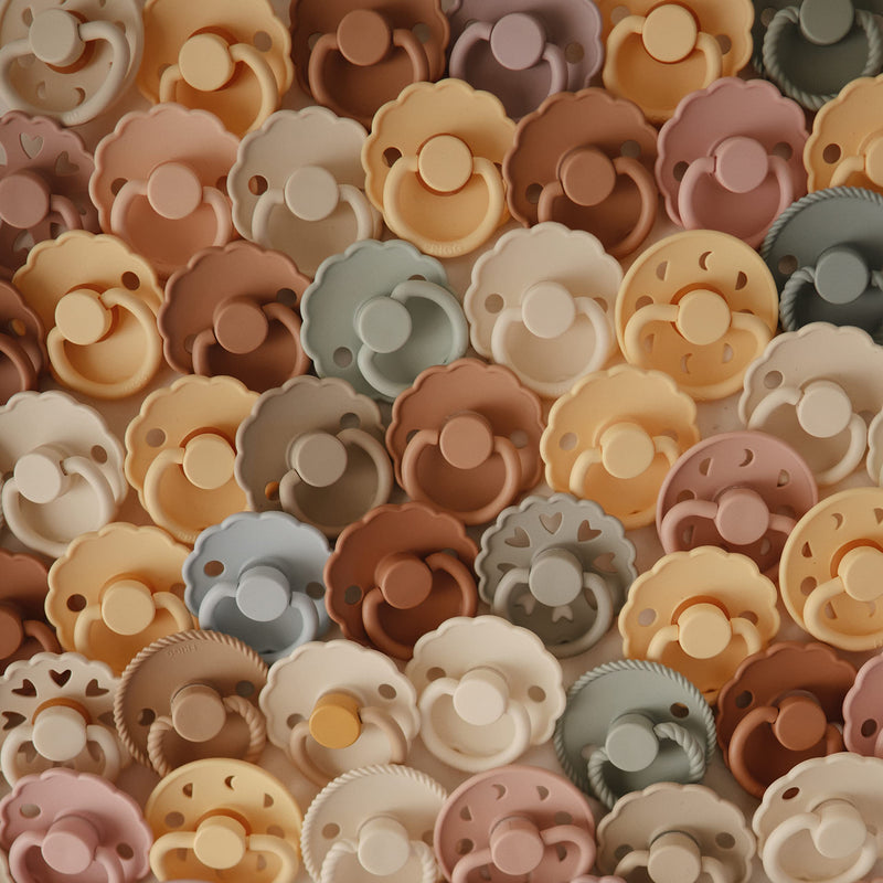[Australia] - FRIGG Daisy Natural Rubber Baby Pacifier | Made in Denmark | BPA-Free (Blush/Cream, 0-6 months) 2-Pack 0-6 Month Blush/Cream 