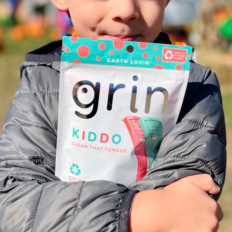 [Australia] - GRIN Kiddo Tongue Cleaner, 32 Count, Disposable Tongue Cleaner, Hygienic Scraper, Jumbo Grip, Recycled Plastic, Keep Kiddos Healthy, Promote Fresh Breath 32 Foot (Pack of 1) 