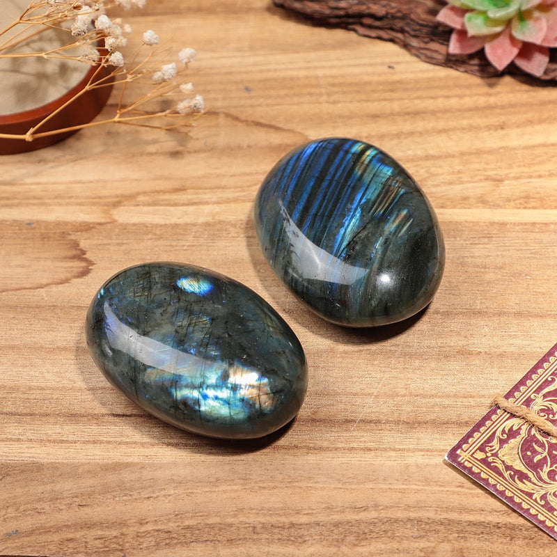 TUMBEELLUWA Polished Labradorite Palm Worry Stone for Stress Relief | 57-98 mm Irregular Thumb Stone, Crystals and Healing Stones for Meditation Yoga Spiritual Practices, Reiki Gift for Women Men Blue 301-350 g