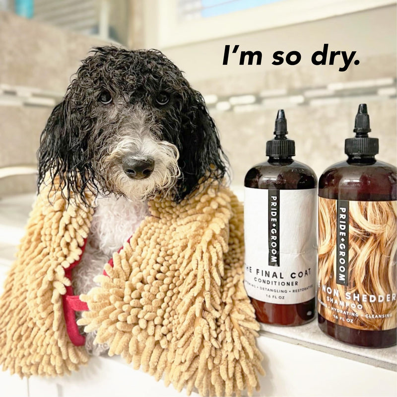 PRIDE AND GROOM The Towel – Thick, Soft, Super Absorbent Microfiber Towel for Dogs & Pets That is Quick Drying, Holds 7 Times its Weight in Water and Has Dual Pockets for Your Hands - PawsPlanet Australia