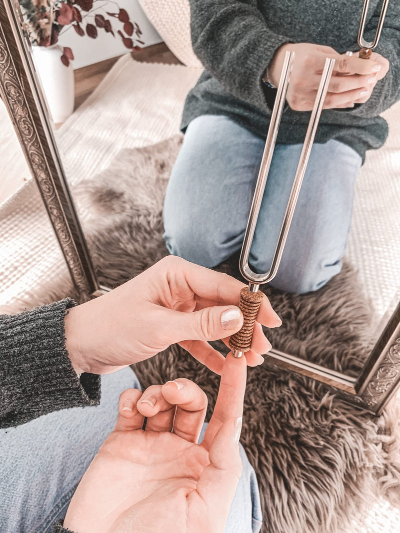 [Australia] - Sonic Energy Planetary Tuning Fork - Pluto 140.64 Hz / Cis3 - For Meditation, Therapy, Home - Includes Cotton Bag (TF-PL) 