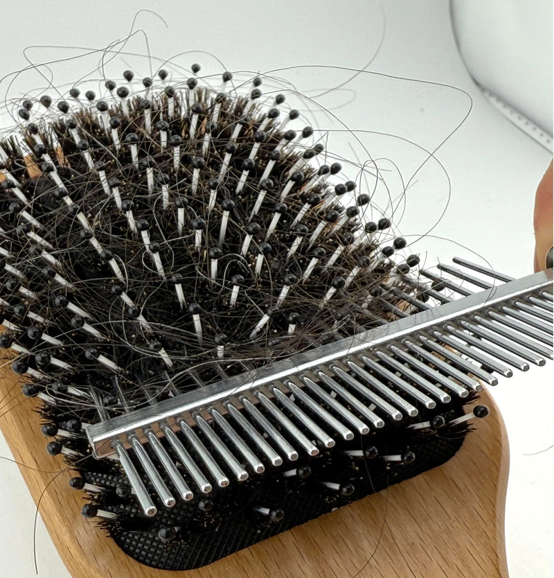 [Australia] - Premium Dual-Sided Brush Cleaning Tool – Eco-Friendly Bamboo Handle – Easily Removes Hair & Product Buildup from Boar Bristle, Paddle, Detangling & Styling Brushes 