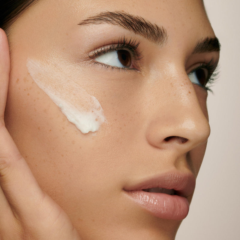 [Australia] - JLO BEAUTY That JLo Starter Kit | Includes Serum, Cleanser, and Cream, Gently Tightens, Clears, Brightens, and Hydrates for Smooth, Radiant Skin 